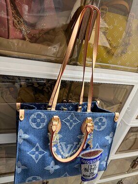 STUNNING DENIM FASHION TOTE-DUAL LEATHER STRAPS! BRAND BAG (MM SIZE)!